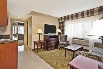 هالیدی این اکسپرس اند سوئیت میسیساگا تورنتو ساوت وست