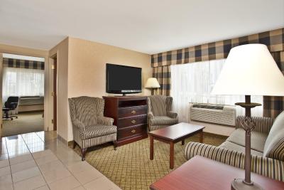 هالیدی این اکسپرس اند سوئیت میسیساگا تورنتو ساوت وست