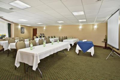 هالیدی این اکسپرس اند سوئیت میسیساگا تورنتو ساوت وست