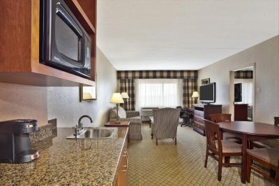 هالیدی این اکسپرس اند سوئیت میسیساگا تورنتو ساوت وست