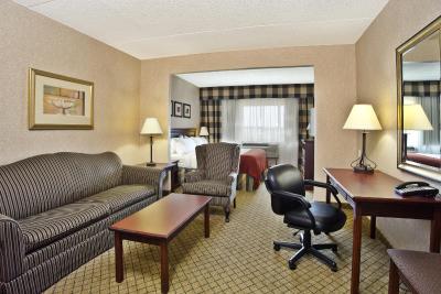 هالیدی این اکسپرس اند سوئیت میسیساگا تورنتو ساوت وست