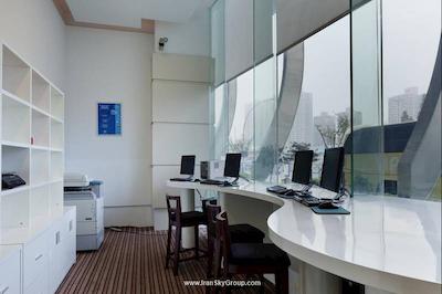 هالیدی این اکسپرس ژبی