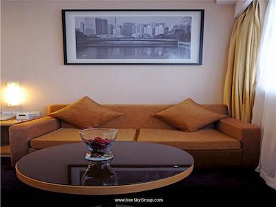 هالیدی این اکسپرس ژبی