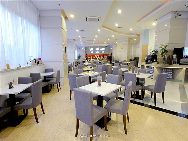 هالیدی این اکسپرس ژبی