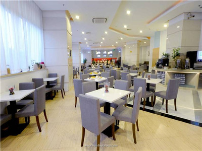 هالیدی این اکسپرس ژبی