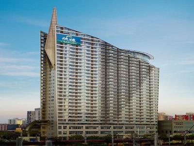 هالیدی این اکسپرس ژبی