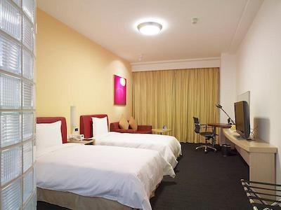 هالیدی این اکسپرس ژبی