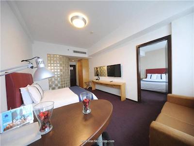 هالیدی این اکسپرس ژبی