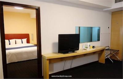 هالیدی این اکسپرس ژبی