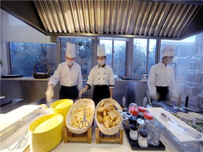 هالیدی این اکسپرس ژبی