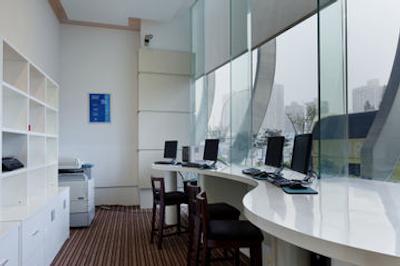 هالیدی این اکسپرس ژبی