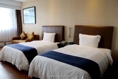 هالیدی این اکسپرس ژبی