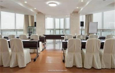 هالیدی این اکسپرس ژبی