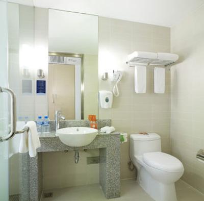 هالیدی این اکسپرس ژبی