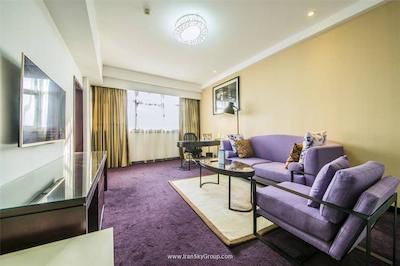 هالیدی این اکسپرس ژبی