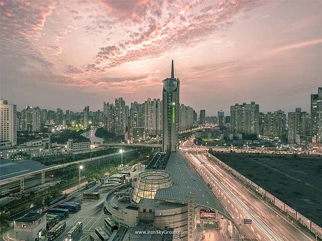 هالیدی این اکسپرس ژبی