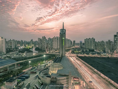 هالیدی این اکسپرس ژبی