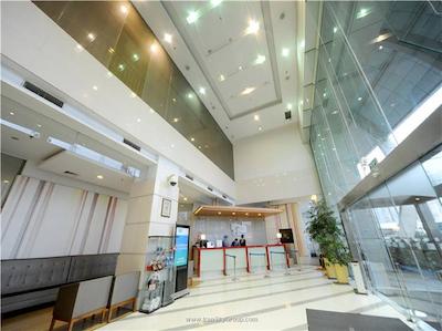 هالیدی این اکسپرس ژبی