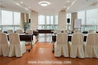 هالیدی این اکسپرس ژبی