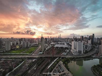 هالیدی این اکسپرس ژبی