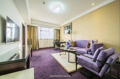 هالیدی این اکسپرس ژبی