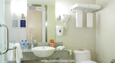 هالیدی این اکسپرس ژبی