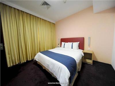 هالیدی این اکسپرس ژبی