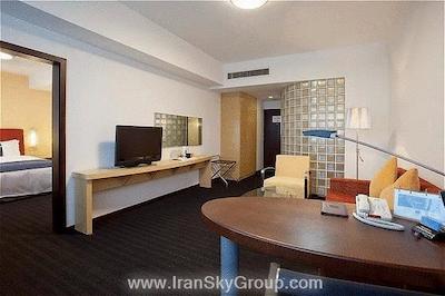 هالیدی این اکسپرس ژبی