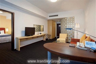 هالیدی این اکسپرس ژبی