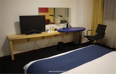 هالیدی این اکسپرس ژبی