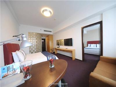 هالیدی این اکسپرس ژبی