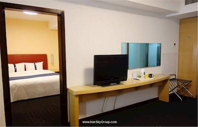 هالیدی این اکسپرس ژبی