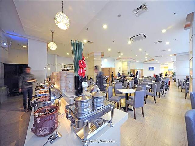هالیدی این اکسپرس ژبی