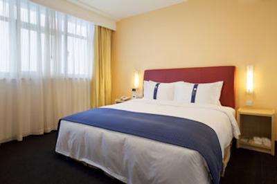 هالیدی این اکسپرس ژبی