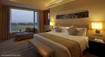 کرون پلازا هوادو