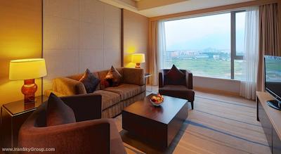 کرون پلازا هوادو