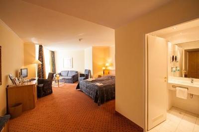 تاپ سیتی لاین کنراد-هتل د ویل مونچن