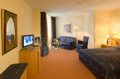 تاپ سیتی لاین کنراد-هتل د ویل مونچن