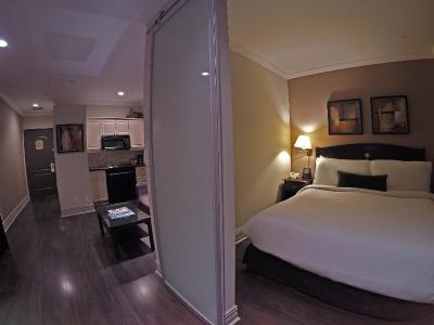 دابل تری بای هیلتون هتل تورنتو داون تاون