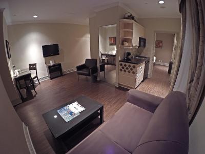 دابل تری بای هیلتون هتل تورنتو داون تاون