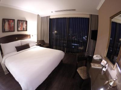 دابل تری بای هیلتون هتل تورنتو داون تاون