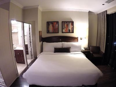 دابل تری بای هیلتون هتل تورنتو داون تاون