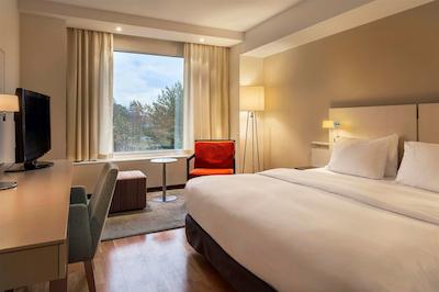 هیلتون هلسینکی کلستاجتورپا