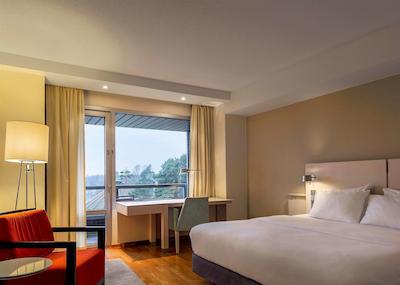 هیلتون هلسینکی کلستاجتورپا