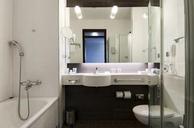 هیلتون هلسینکی کلستاجتورپا