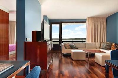 هیلتون هلسینکی کلستاجتورپا