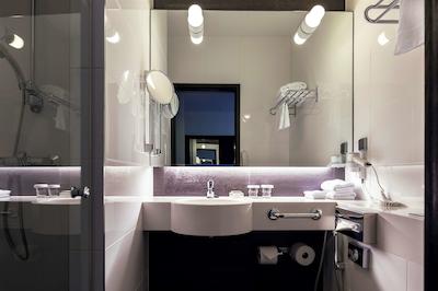 هیلتون هلسینکی کلستاجتورپا