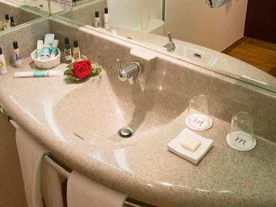 مرکور هتل فرانکفورت اشبورن اوست