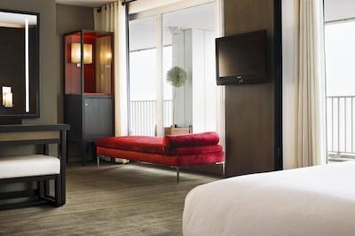 له مریدین نایس