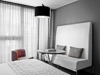 له مریدین نایس